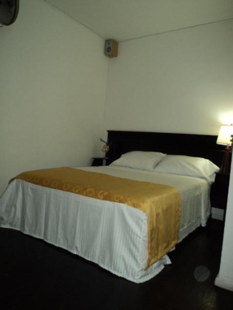 Hotel Ayenda 1252 Brisas de San Francisco Medellín Habitación foto